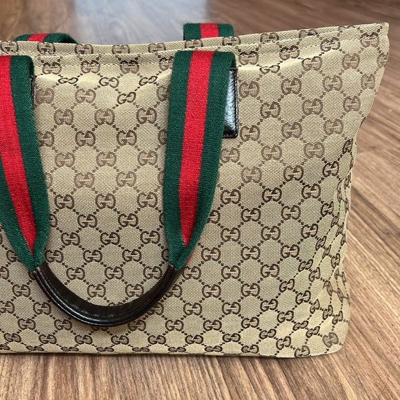 A291- 💯 % authentic Gucci shoulder bag - Picture 9 of 16